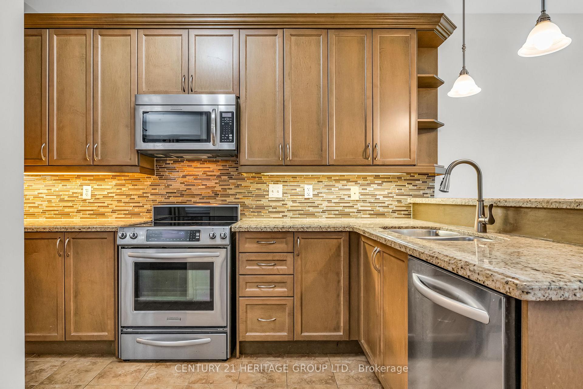 Photo 14 of 39 White Beach Crescent, Vaughan, Patterson — HOMEH