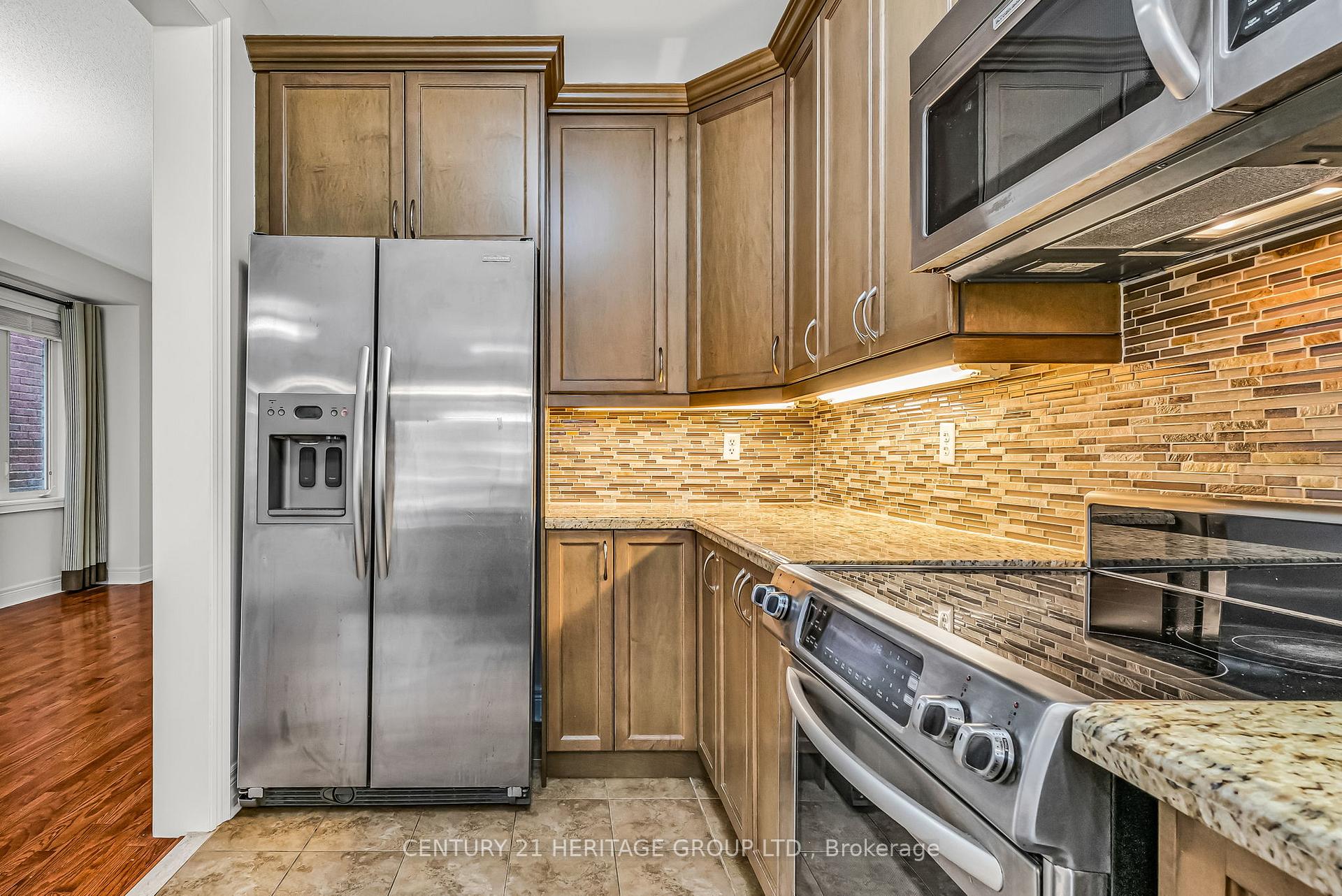 Photo 15 of 39 White Beach Crescent, Vaughan, Patterson — HOMEH