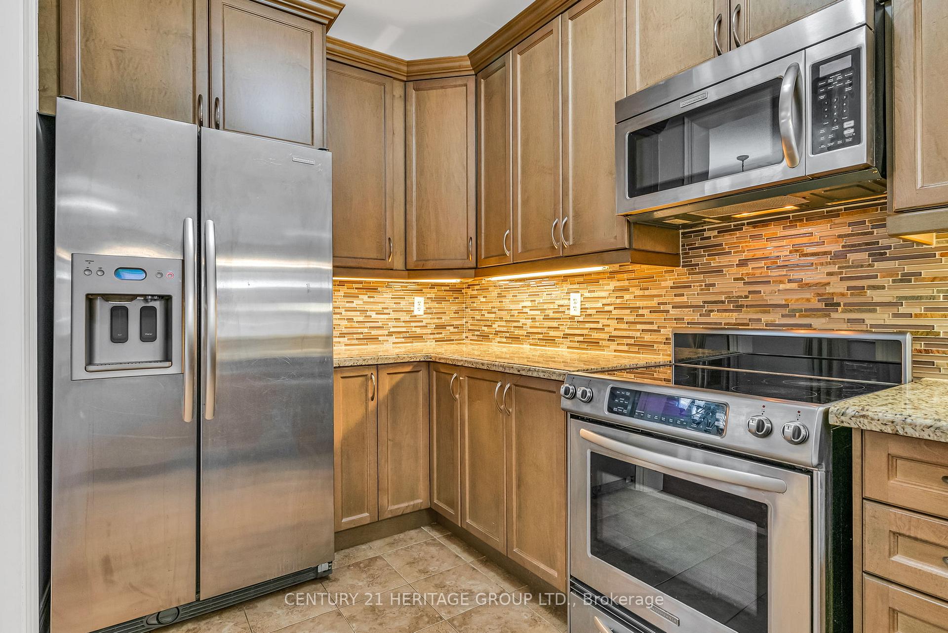 Photo 17 of 39 White Beach Crescent, Vaughan, Patterson — HOMEH