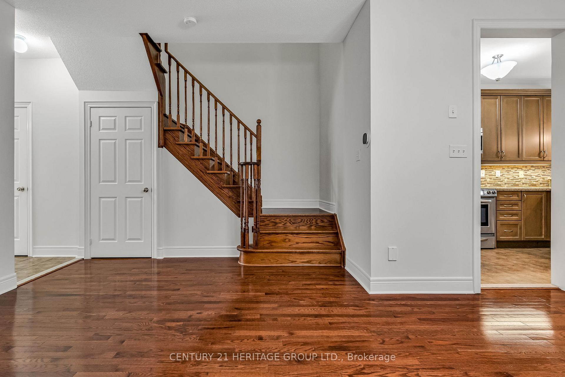 Photo 19 of 39 White Beach Crescent, Vaughan, Patterson — HOMEH