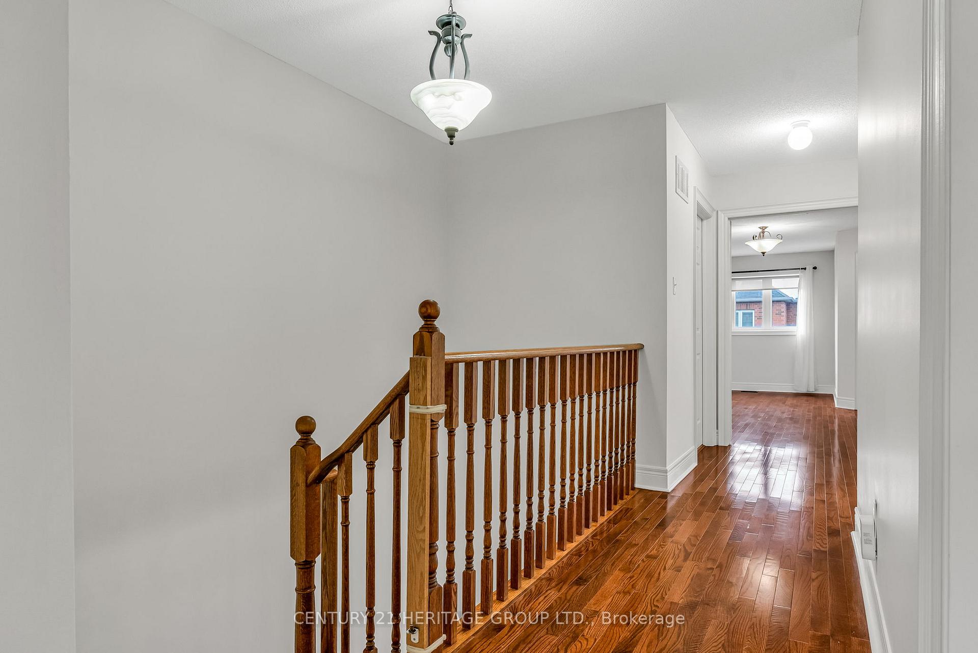 Photo 20 of 39 White Beach Crescent, Vaughan, Patterson — HOMEH