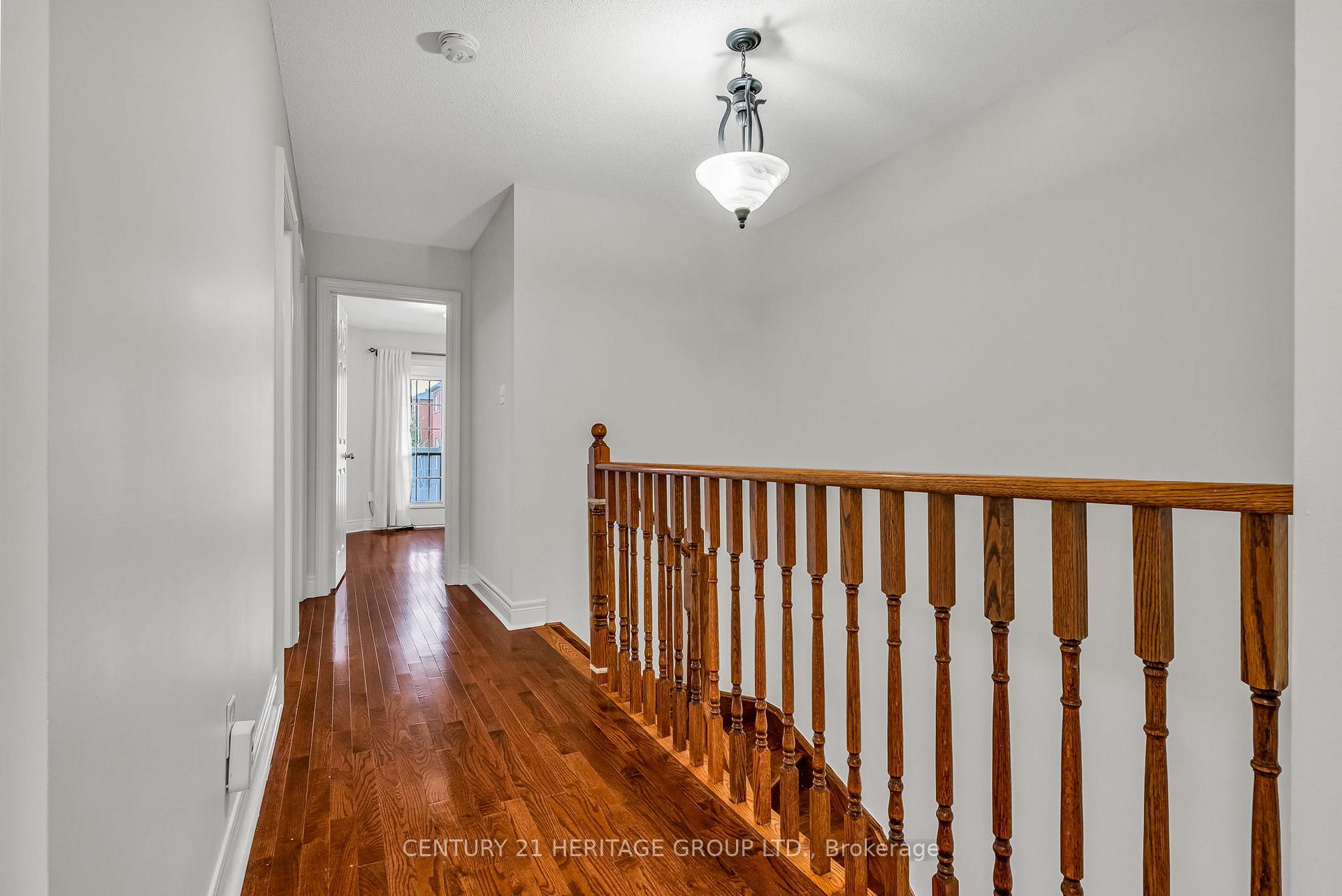 Photo 21 of 39 White Beach Crescent, Vaughan, Patterson — HOMEH