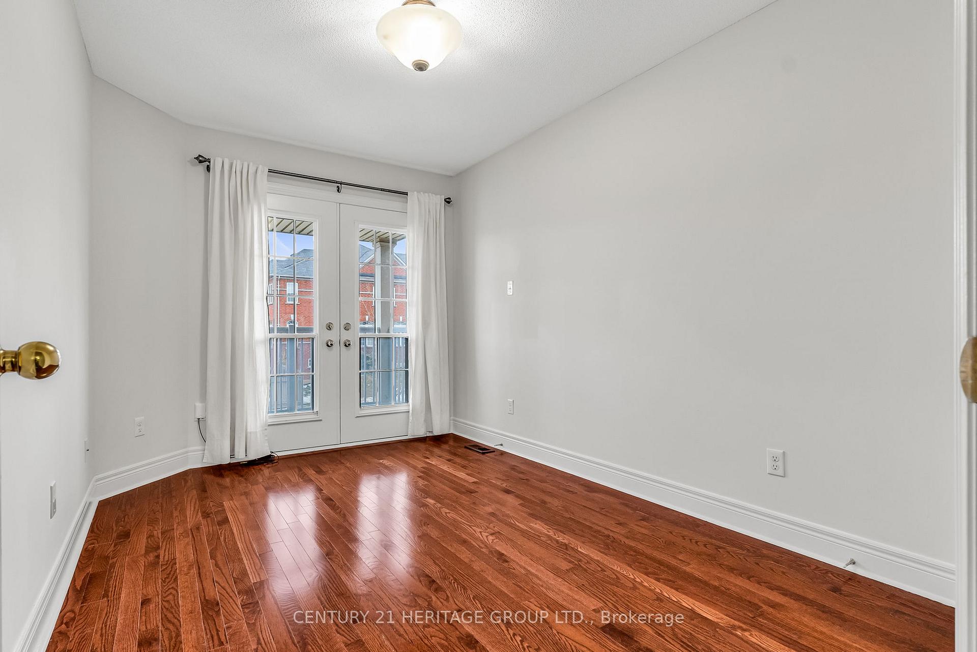Photo 22 of 39 White Beach Crescent, Vaughan, Patterson — HOMEH
