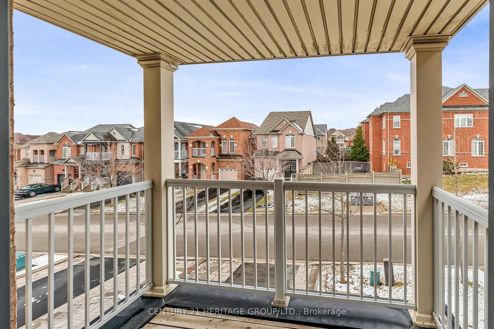 Photo 25 of 39 White Beach Crescent, Vaughan, Patterson — HOMEH