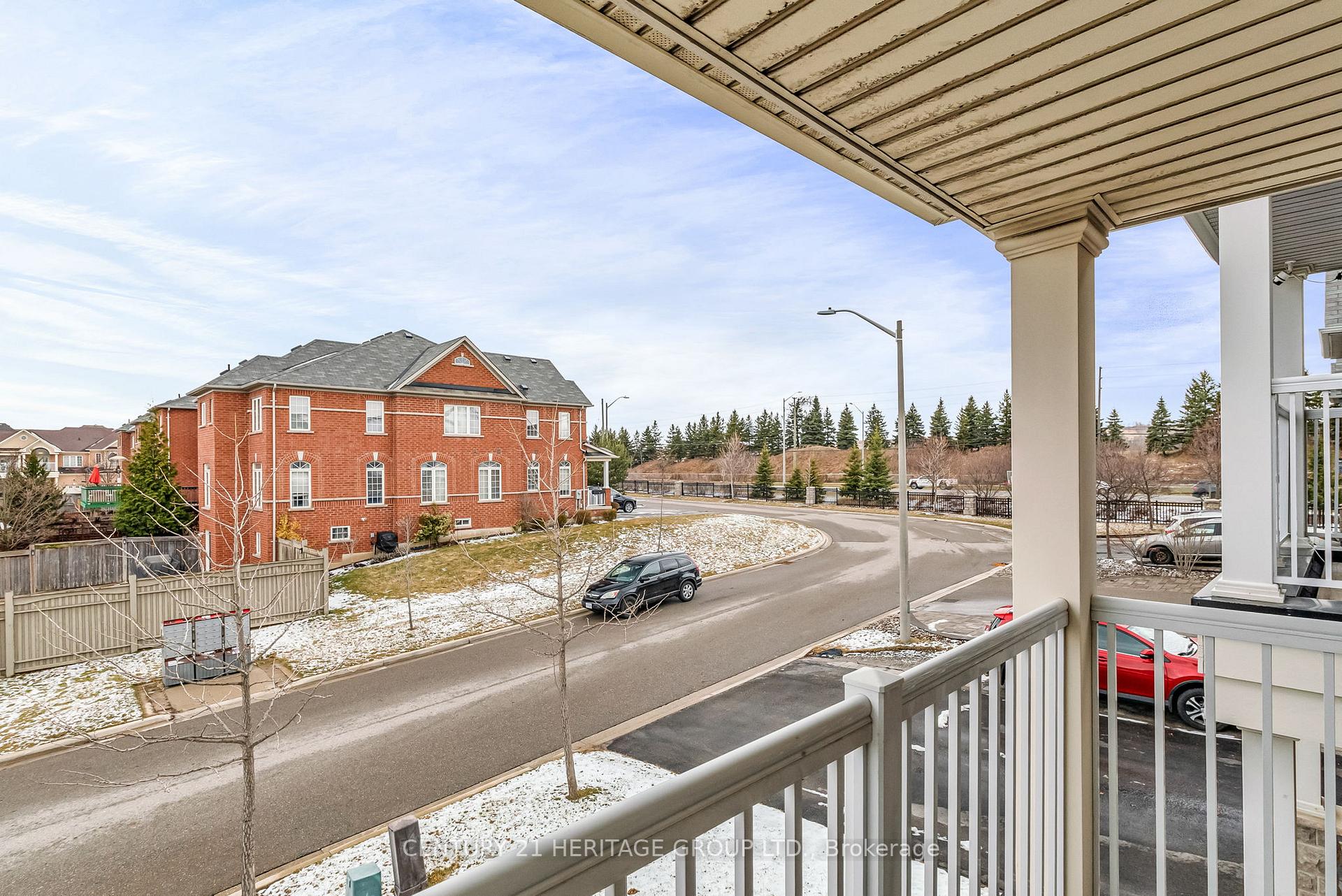 Photo 26 of 39 White Beach Crescent, Vaughan, Patterson — HOMEH