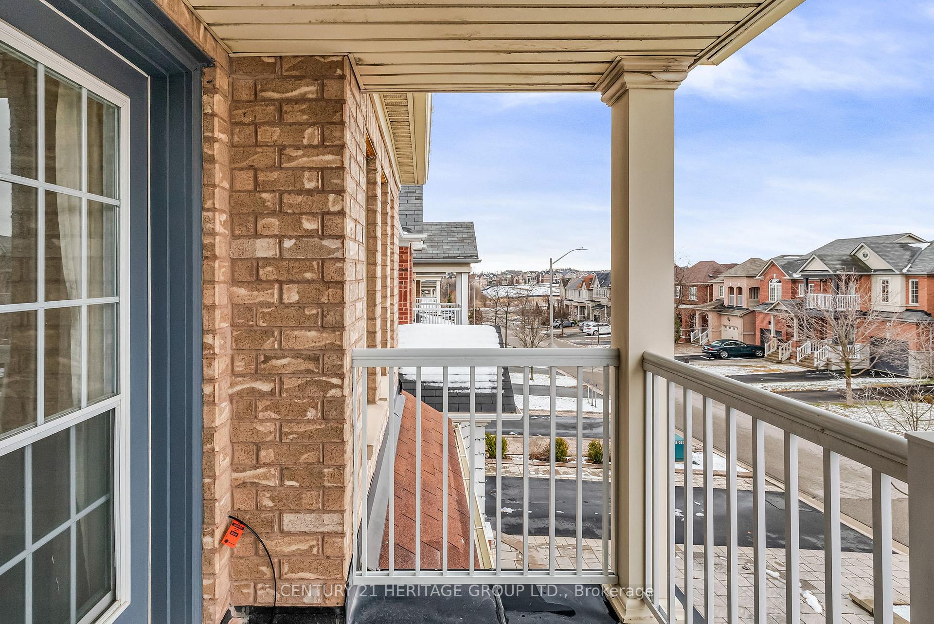 Photo 27 of 39 White Beach Crescent, Vaughan, Patterson — HOMEH