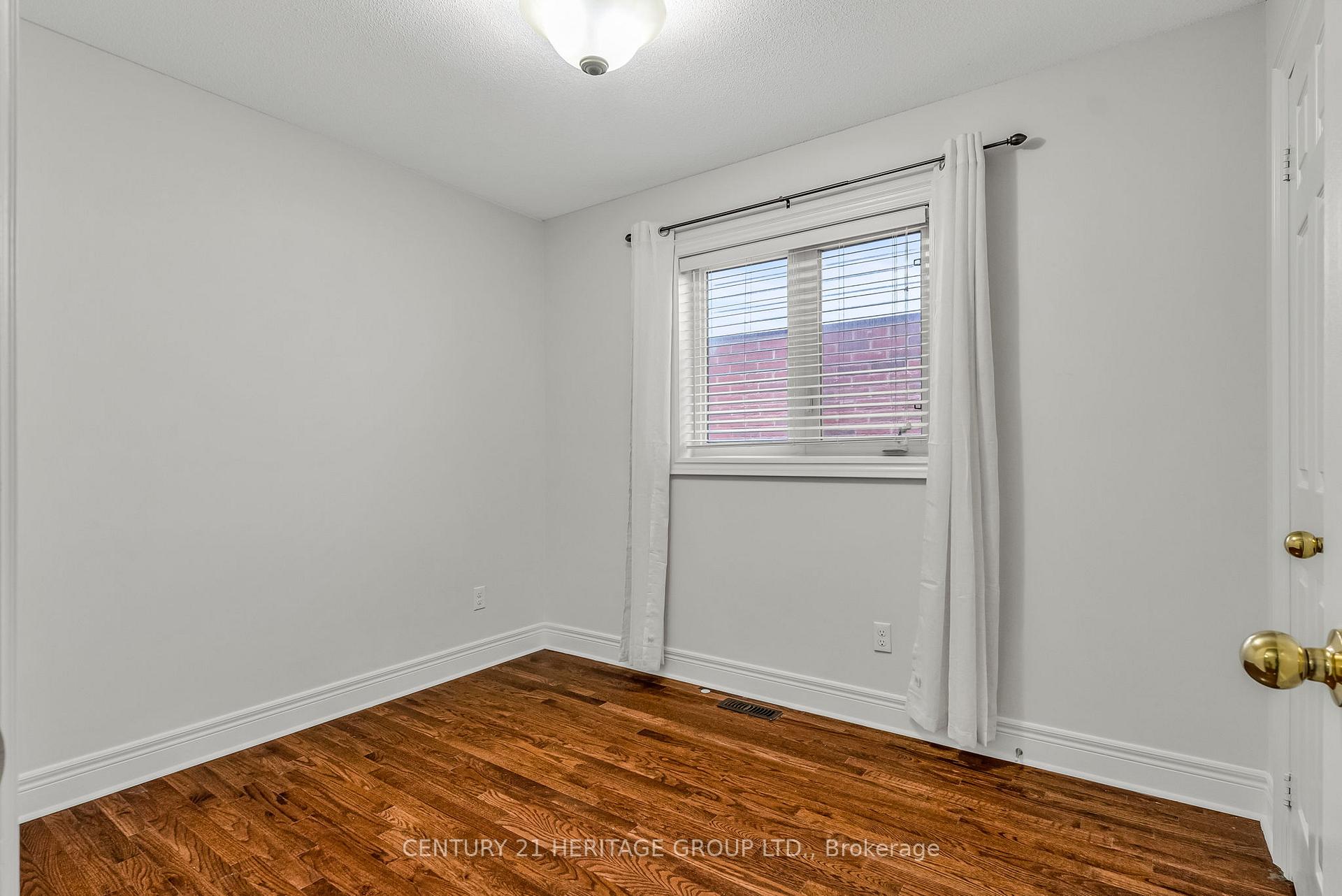 Photo 30 of 39 White Beach Crescent, Vaughan, Patterson — HOMEH