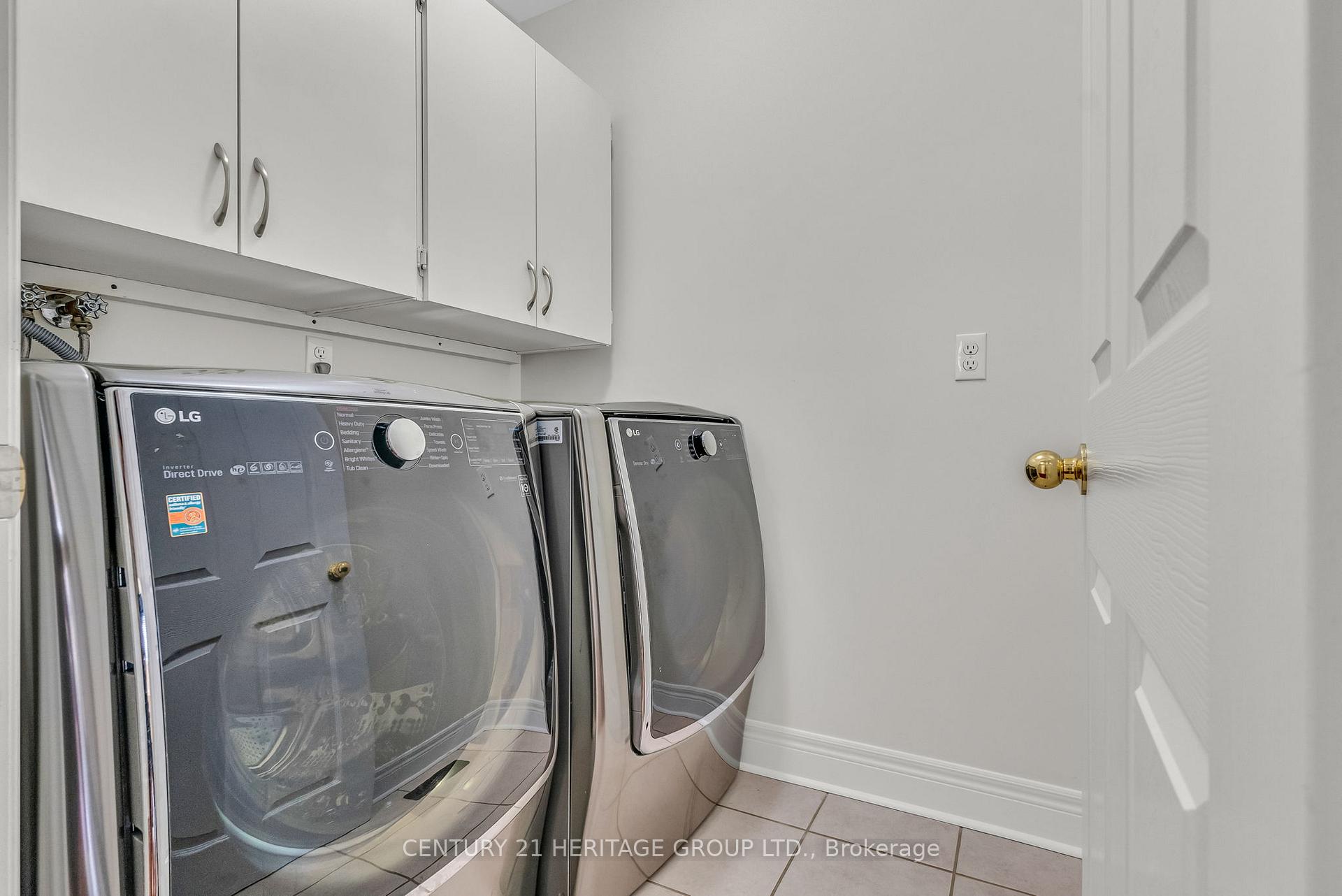 Photo 32 of 39 White Beach Crescent, Vaughan, Patterson — HOMEH