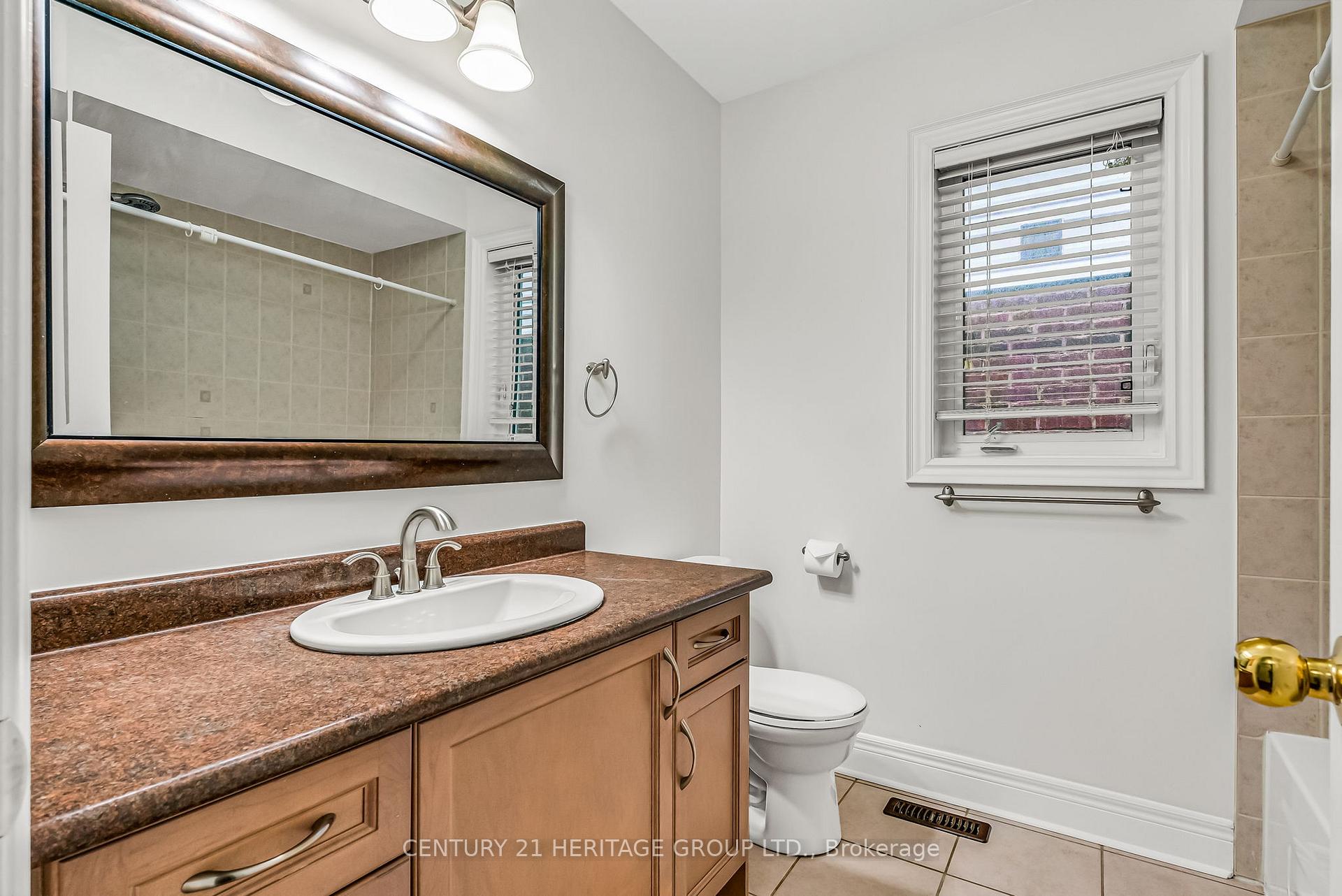 Photo 33 of 39 White Beach Crescent, Vaughan, Patterson — HOMEH