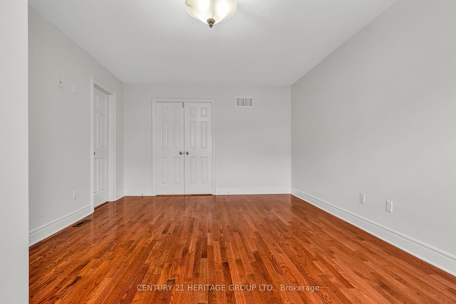 Photo 36 of 39 White Beach Crescent, Vaughan, Patterson — HOMEH