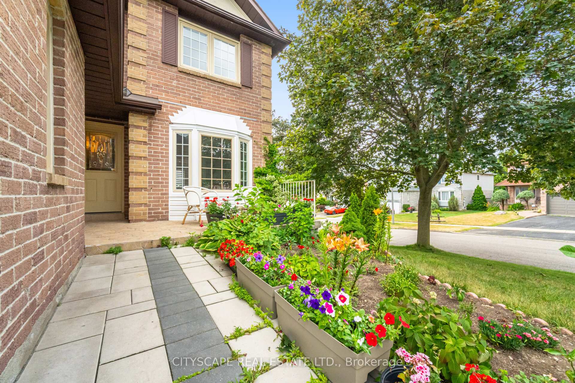 Photo 3 of 12 Coomer Crescent, Ajax, Central — HOMEH