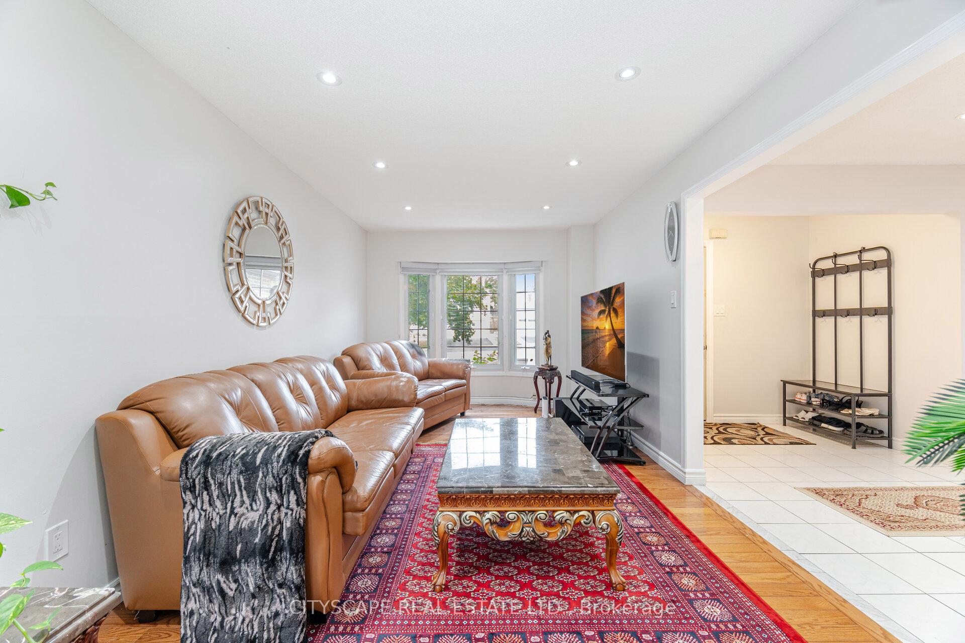 Photo 5 of 12 Coomer Crescent, Ajax, Central — HOMEH