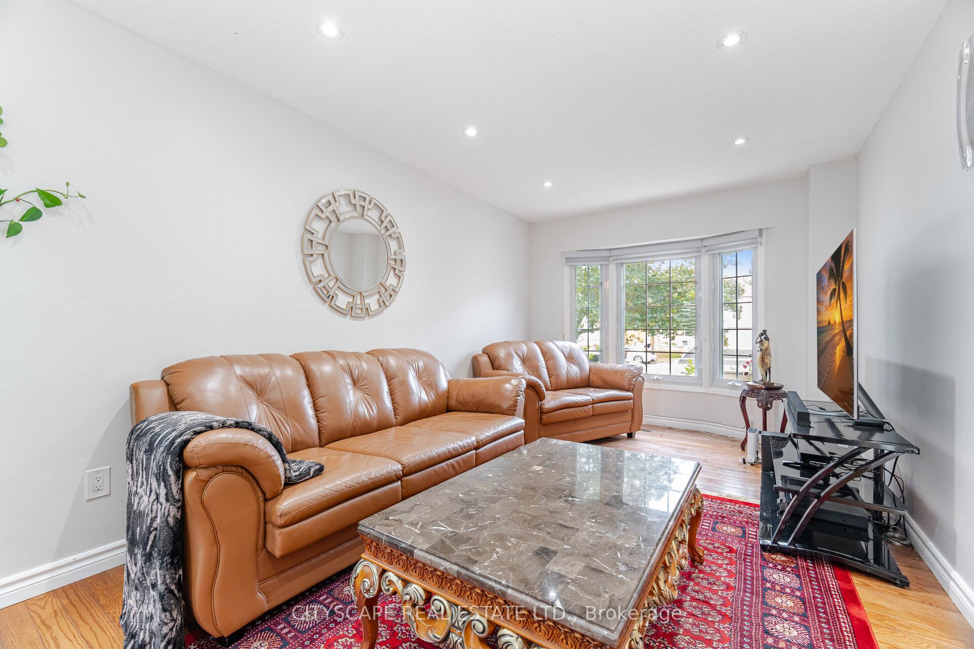 Photo 6 of 12 Coomer Crescent, Ajax, Central — HOMEH