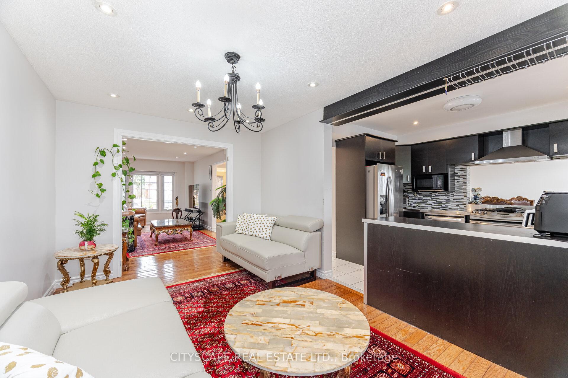 Photo 4 of 12 Coomer Crescent, Ajax, Central — HOMEH