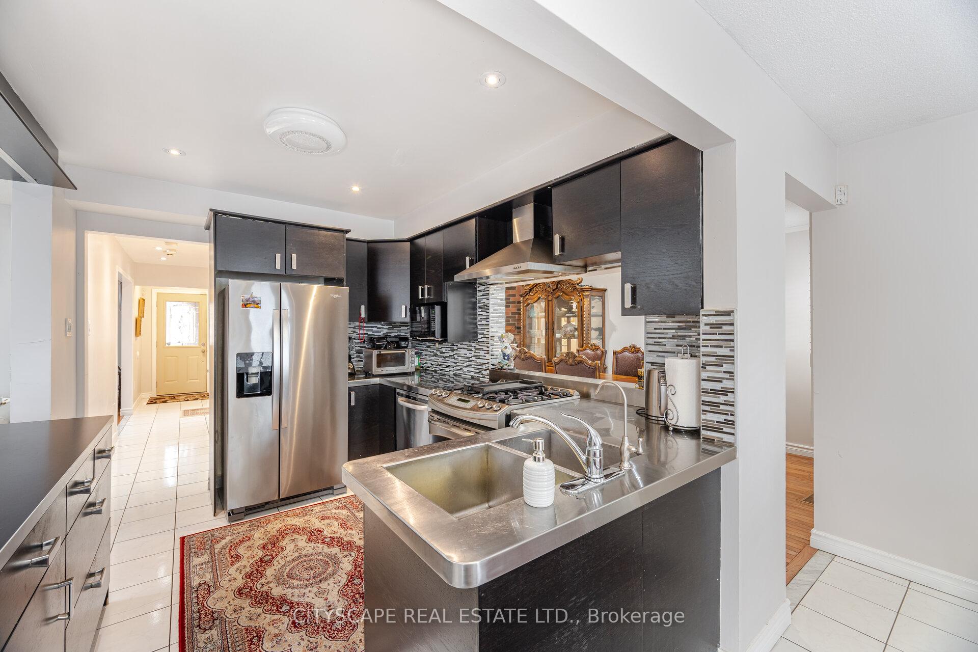 Photo 10 of 12 Coomer Crescent, Ajax, Central — HOMEH