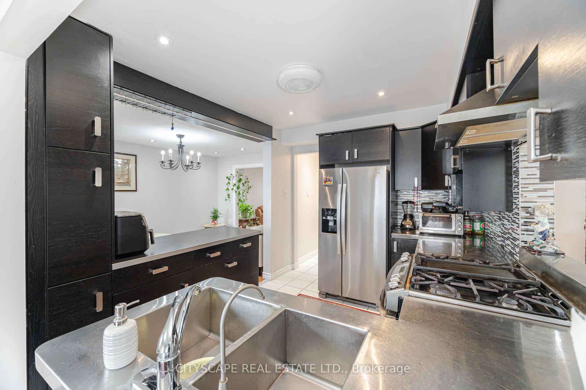 Photo 9 of 12 Coomer Crescent, Ajax, Central — HOMEH