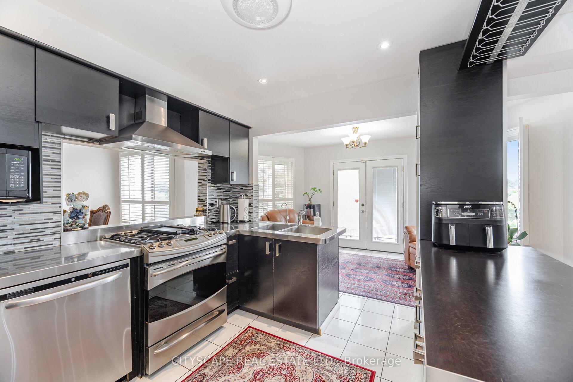 Photo 7 of 12 Coomer Crescent, Ajax, Central — HOMEH