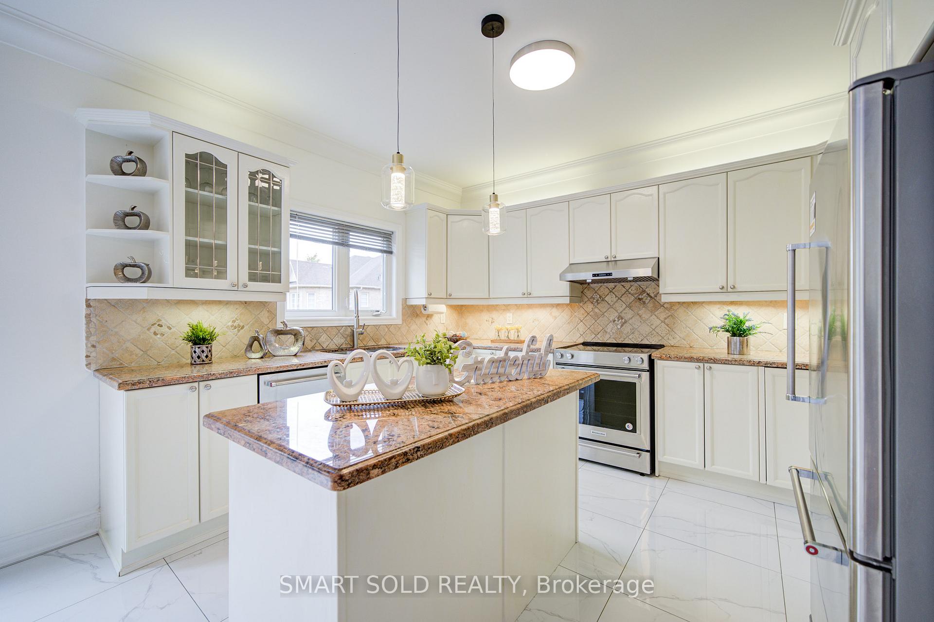 Photo 16 of 78 Foxwood Road, Vaughan, Patterson — HOMEH