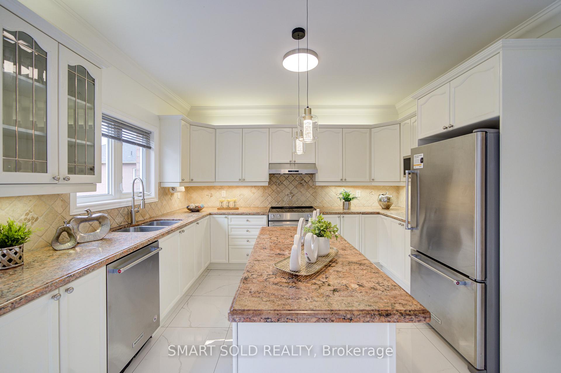 Photo 17 of 78 Foxwood Road, Vaughan, Patterson — HOMEH