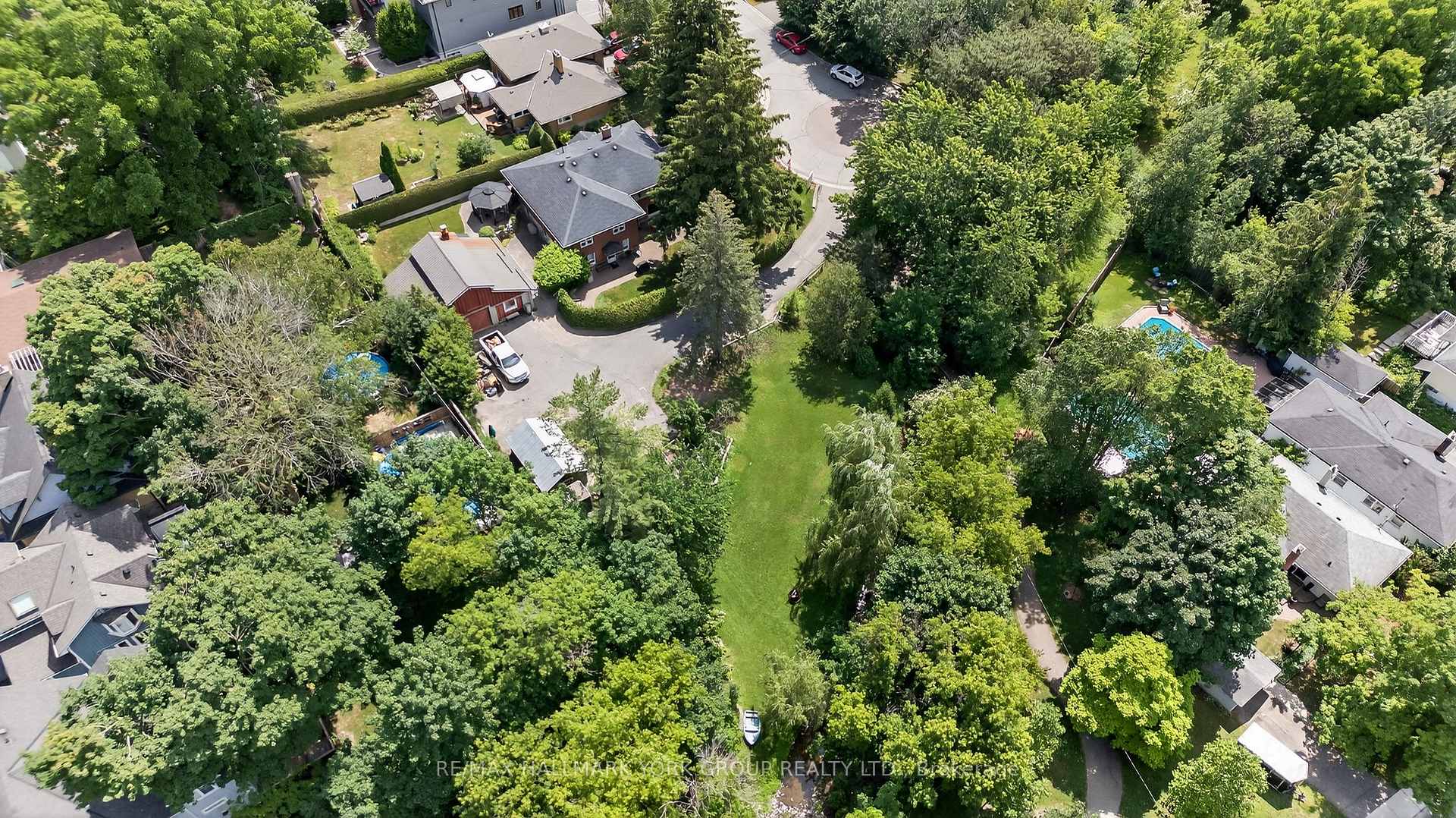 Photo 2 of 40 Kennedy Street E, Aurora, Aurora Village — HOMEH