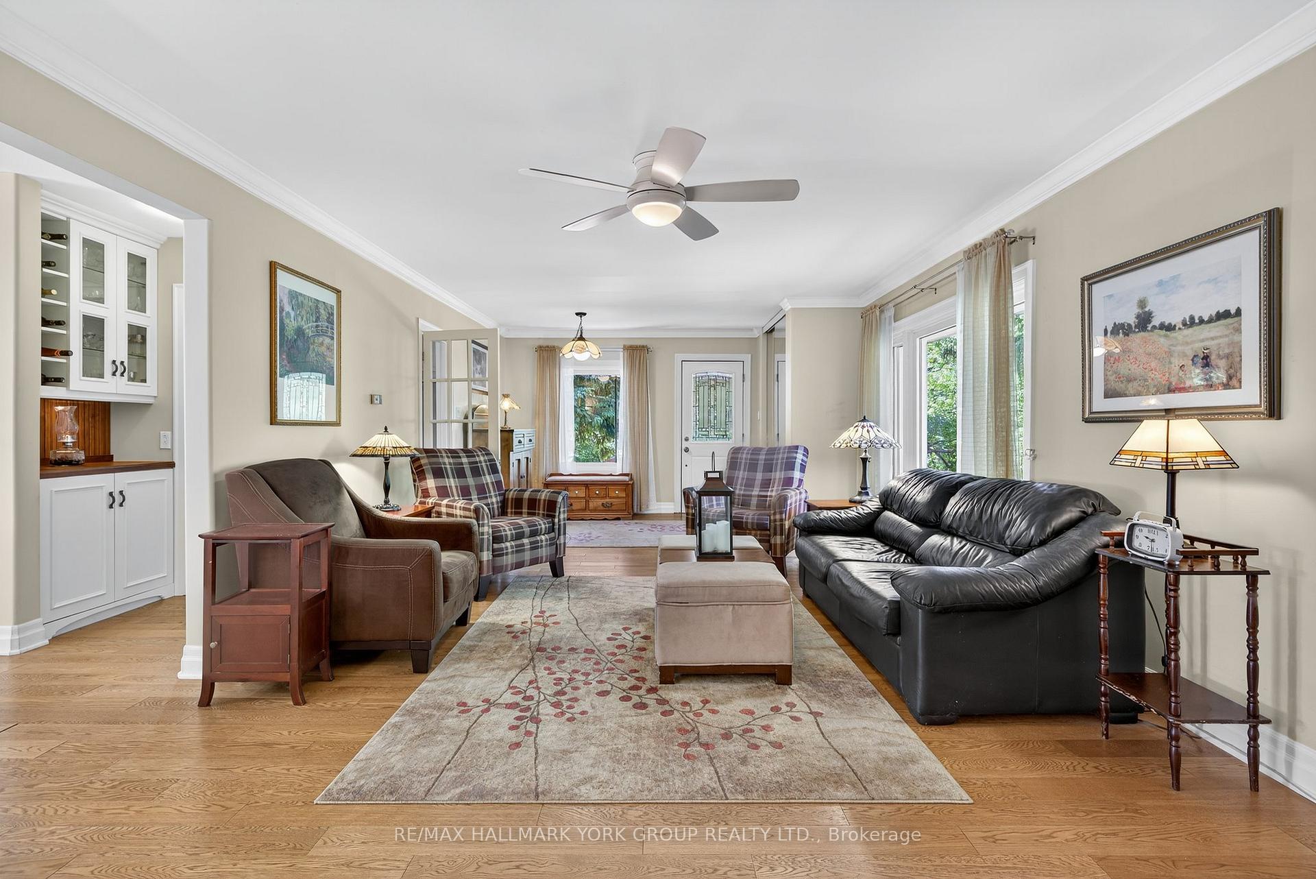 Photo 5 of 40 Kennedy Street E, Aurora, Aurora Village — HOMEH