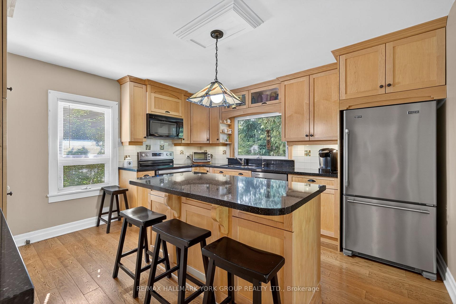 Photo 12 of 40 Kennedy Street E, Aurora, Aurora Village — HOMEH
