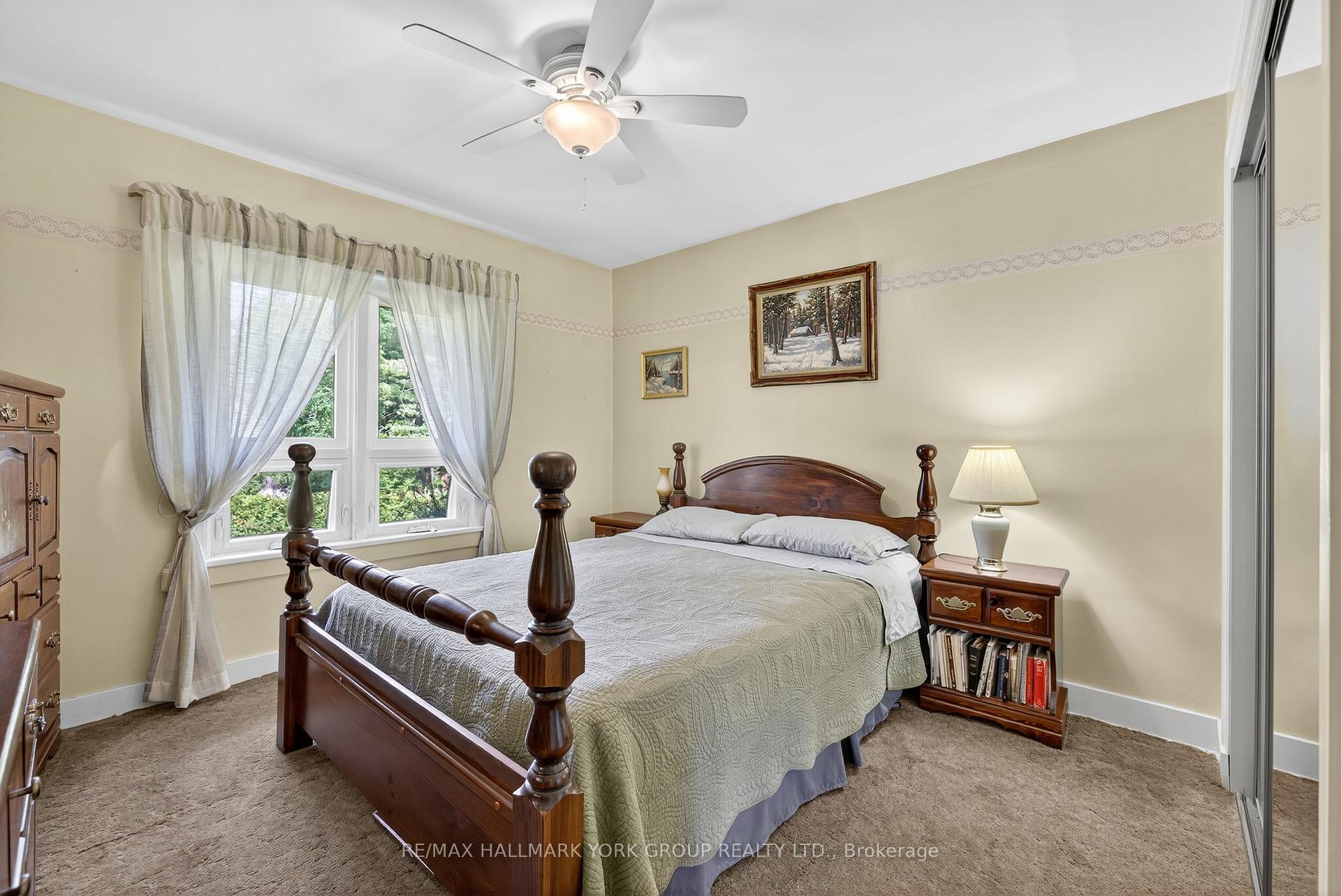 Photo 8 of 40 Kennedy Street E, Aurora, Aurora Village — HOMEH