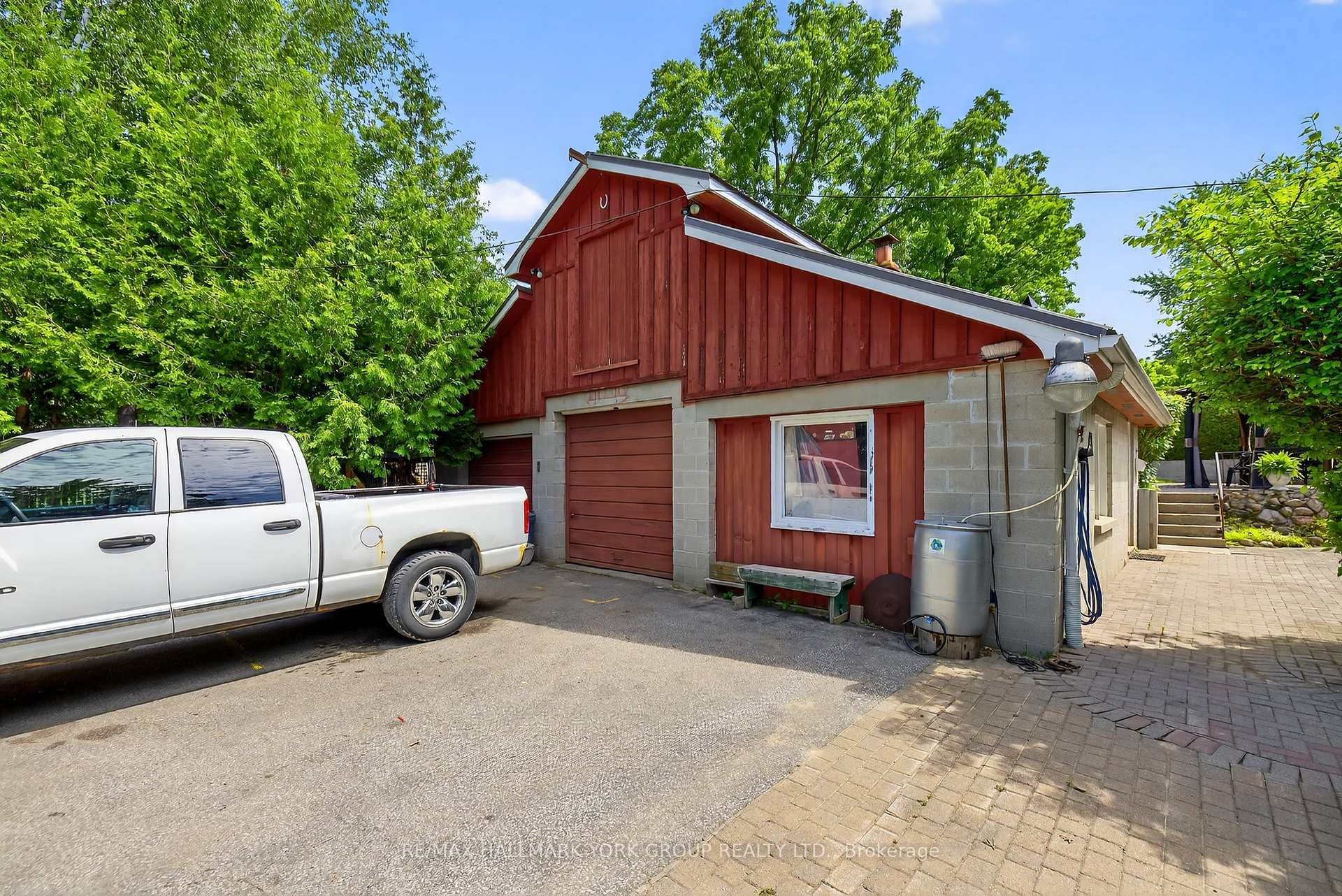 Photo 10 of 40 Kennedy Street E, Aurora, Aurora Village — HOMEH