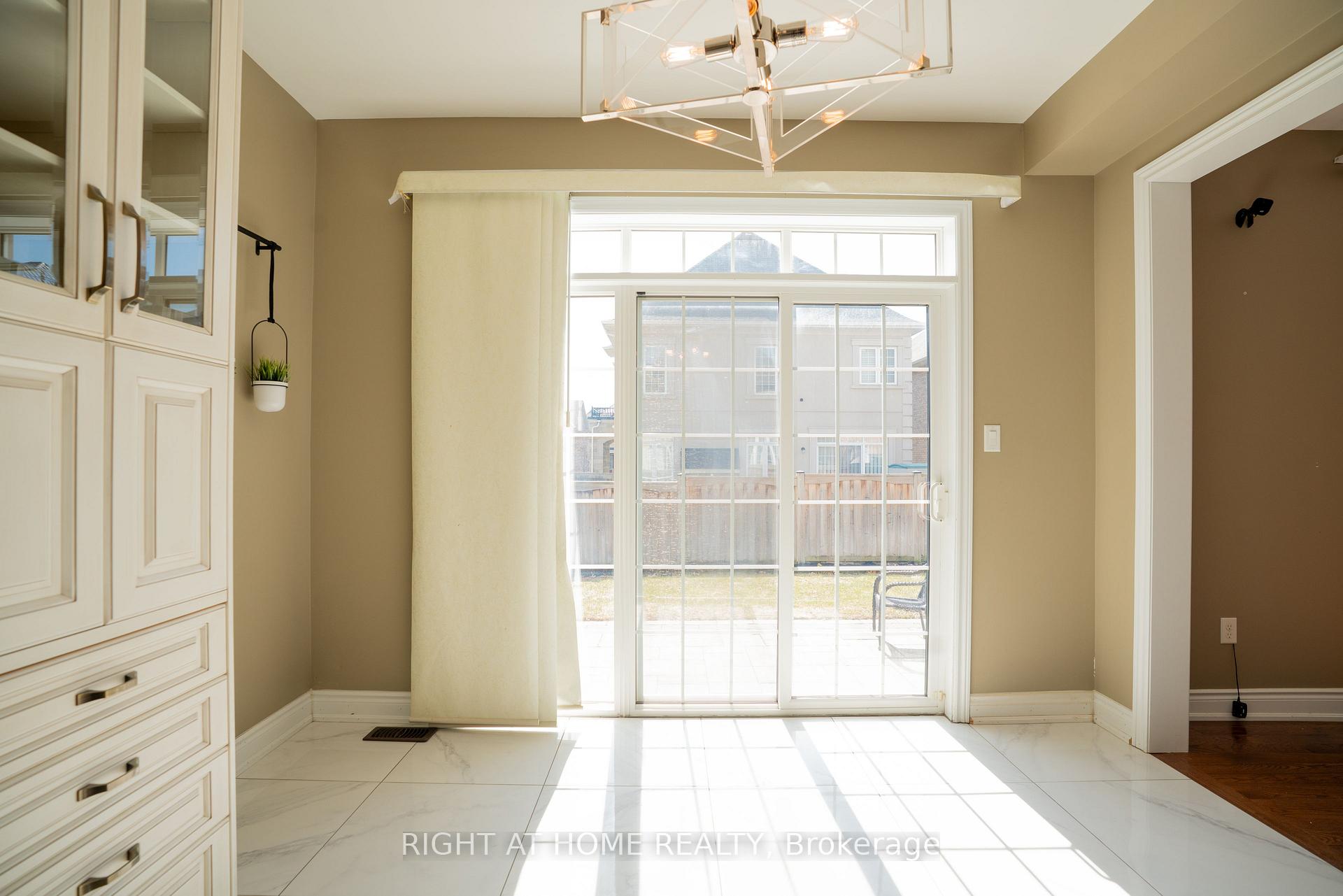 Photo 7 of 183 Antorisa Avenue, Vaughan, Vellore Village — HOMEH