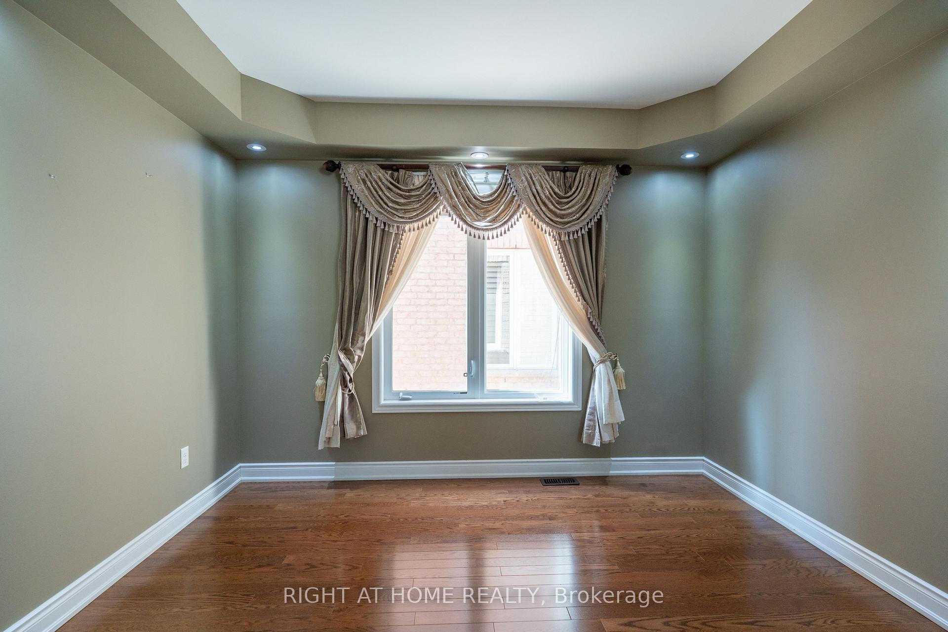 Photo 10 of 183 Antorisa Avenue, Vaughan, Vellore Village — HOMEH