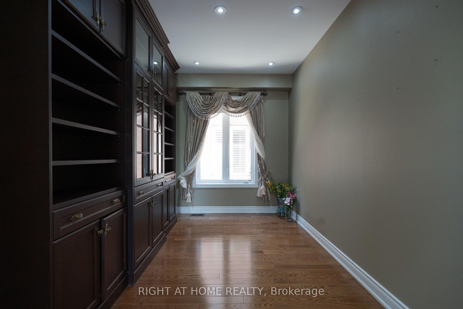 Photo 11 of 183 Antorisa Avenue, Vaughan, Vellore Village — HOMEH