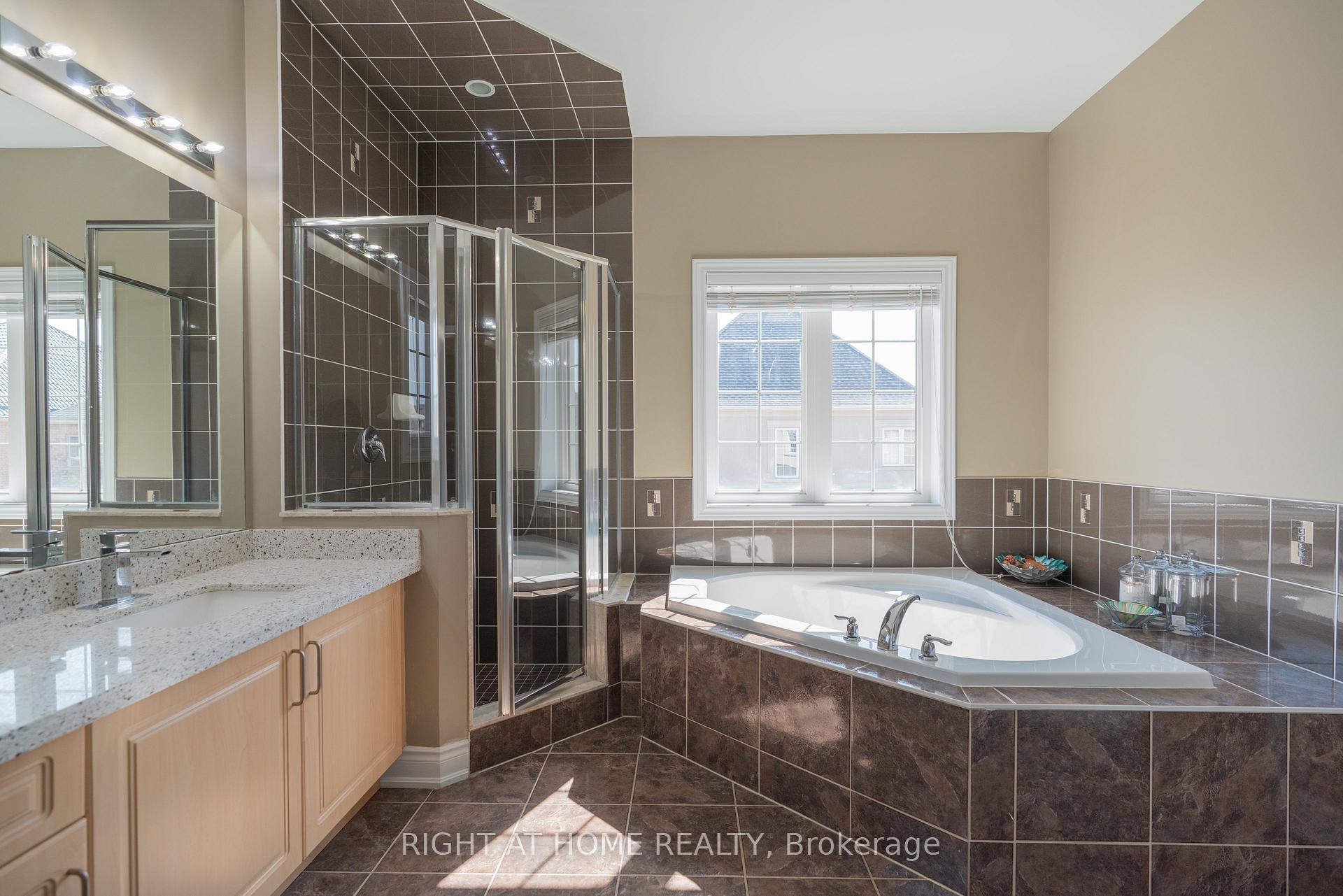 Photo 18 of 183 Antorisa Avenue, Vaughan, Vellore Village — HOMEH