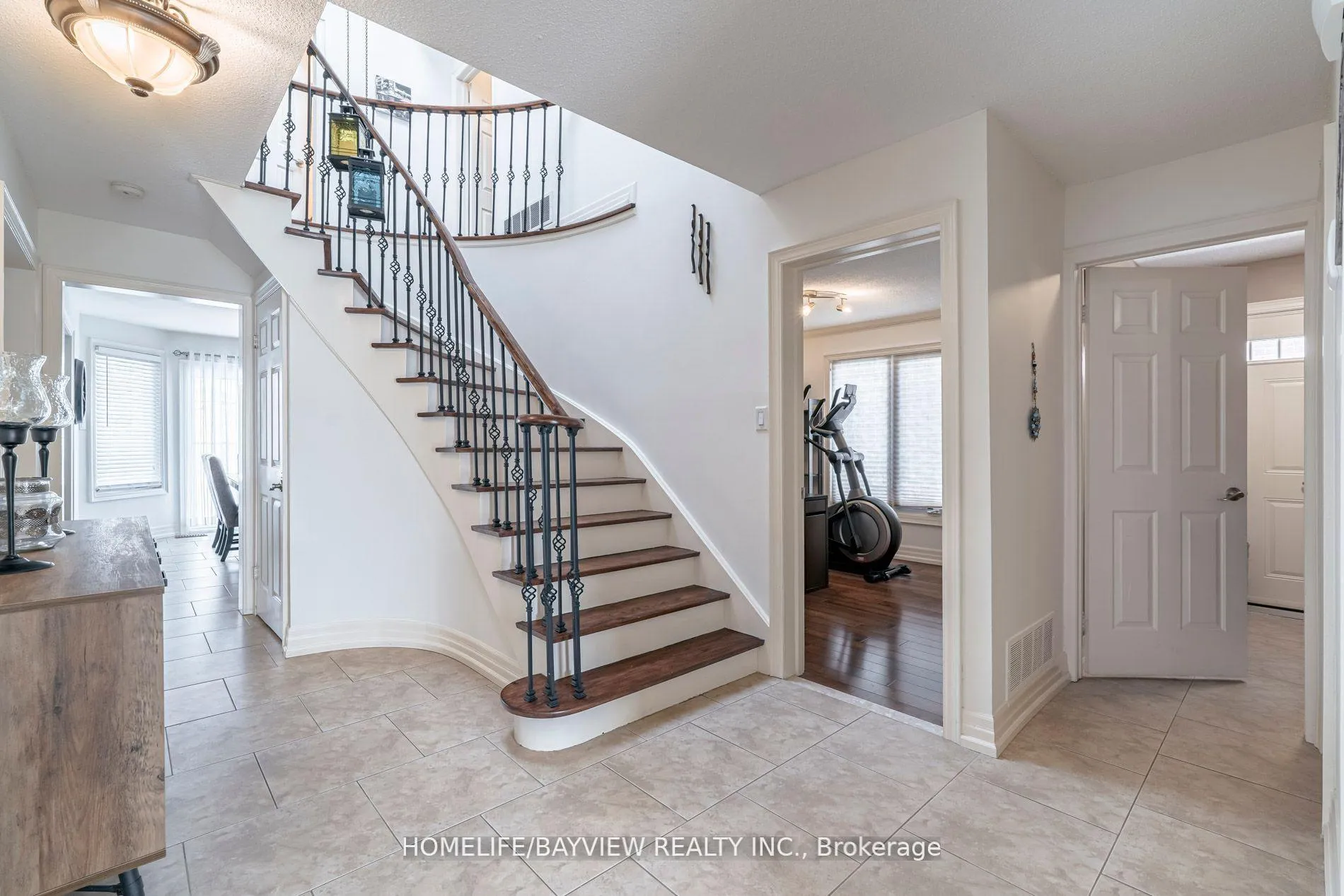 Photo 4 of 40 Gardner Place, Vaughan, Maple — HOMEH