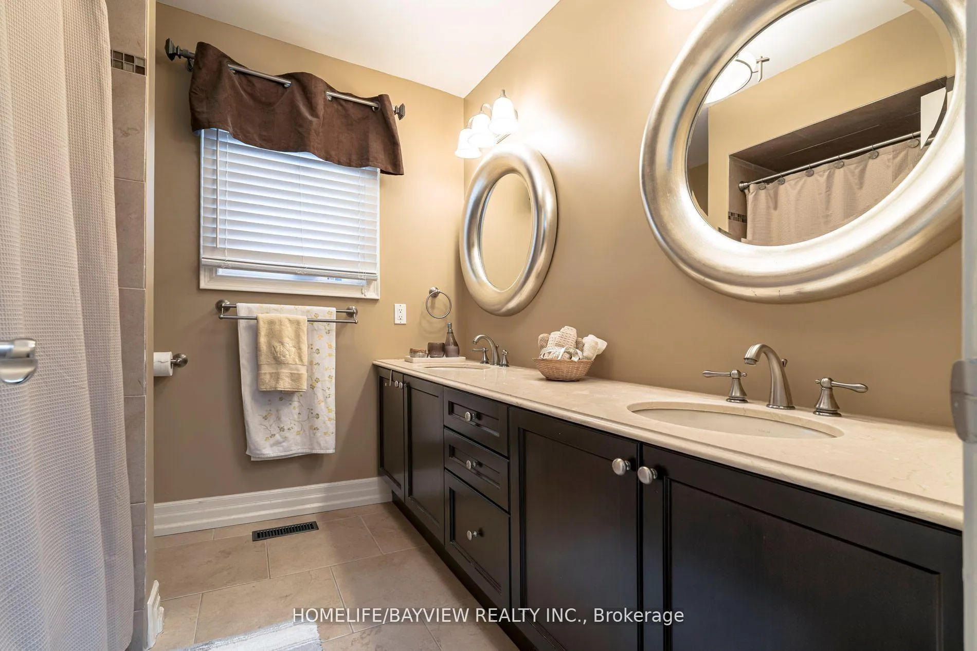 Photo 35 of 40 Gardner Place, Vaughan, Maple — HOMEH