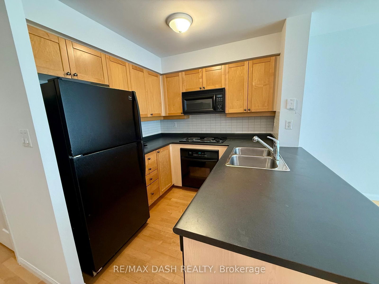 Photo 2 of Unit 702, 188 Redpath Ave, Toronto, Mount Pleasant West — HOMEH