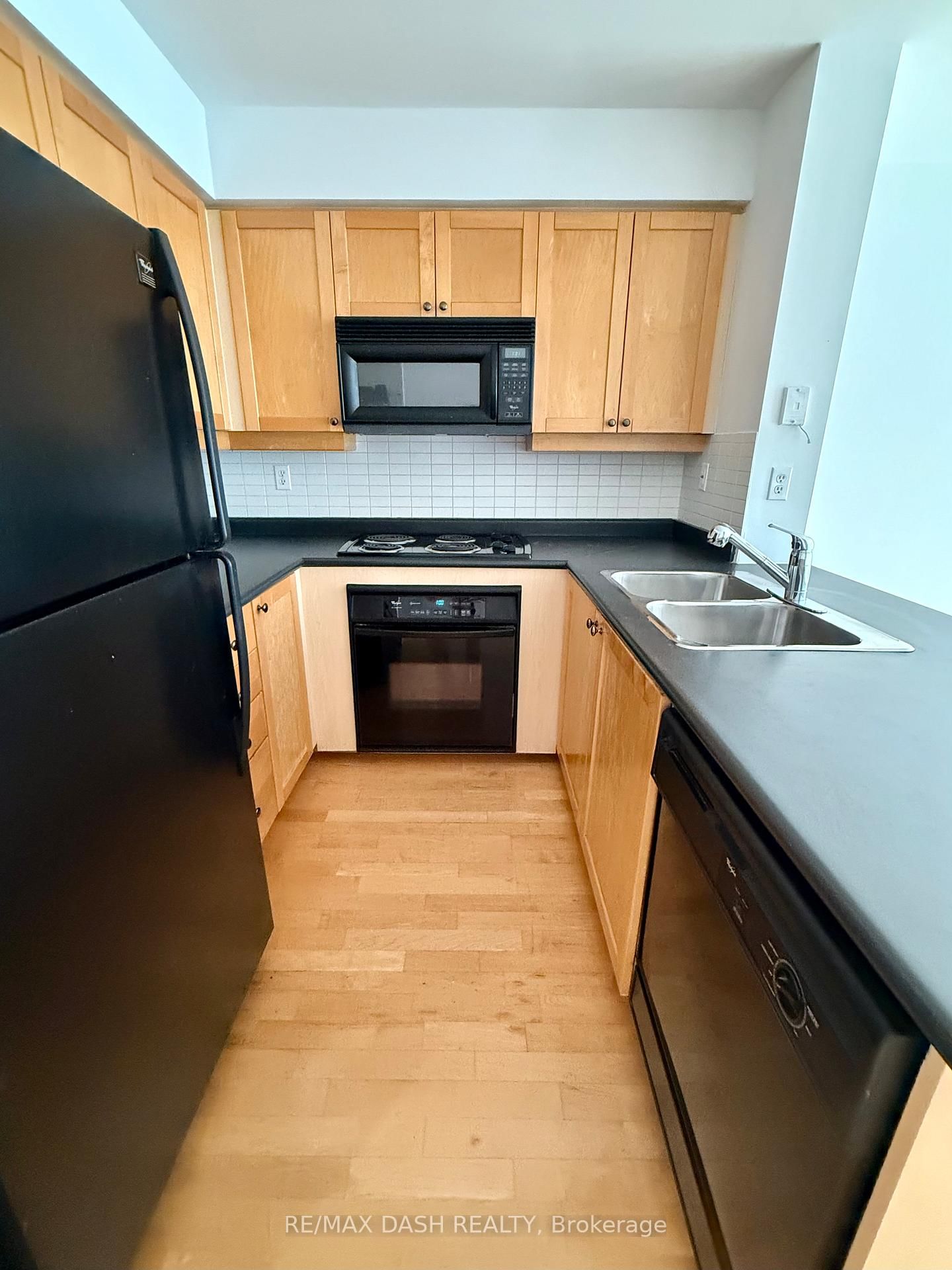 Photo 5 of Unit 702, 188 Redpath Ave, Toronto, Mount Pleasant West — HOMEH