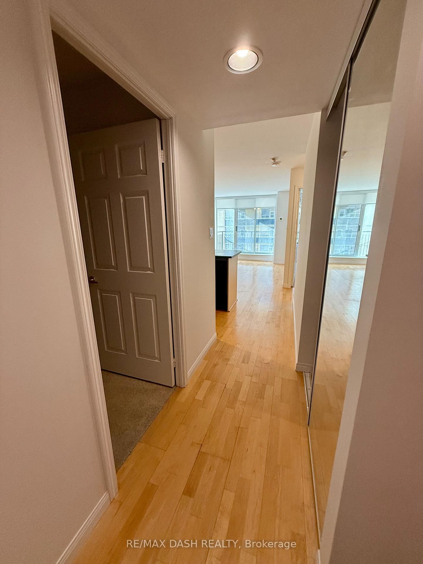 Photo 8 of Unit 702, 188 Redpath Ave, Toronto, Mount Pleasant West — HOMEH