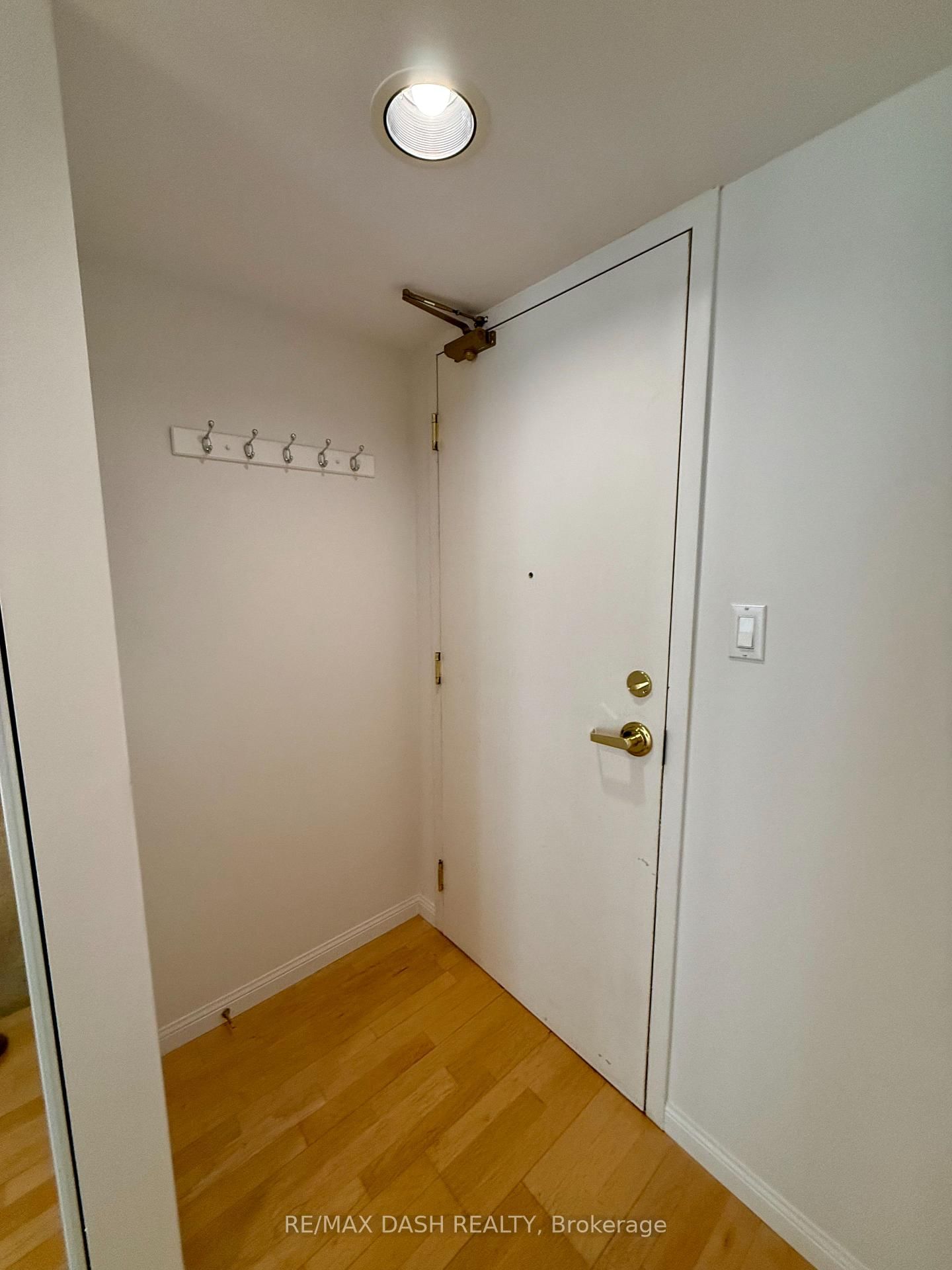 Photo 4 of Unit 702, 188 Redpath Ave, Toronto, Mount Pleasant West — HOMEH