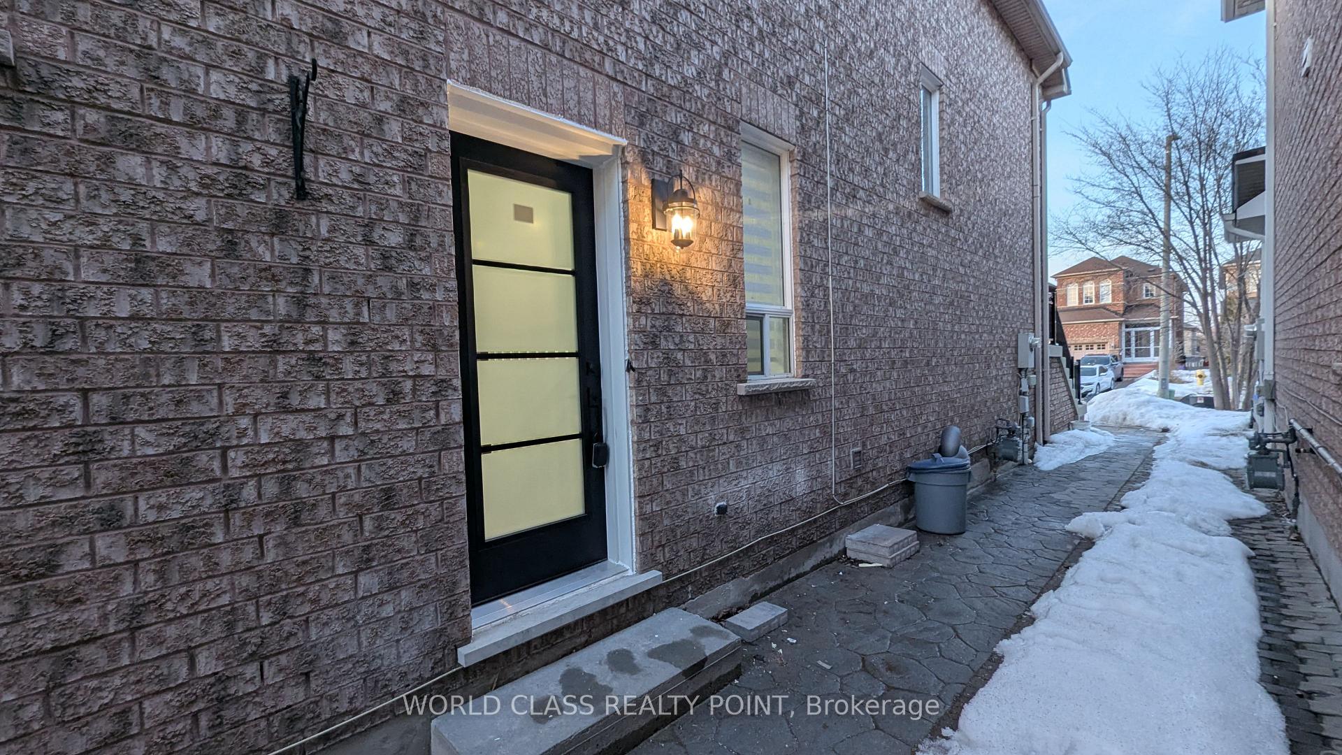 Photo 3 of 34B Casabel Drive, Vaughan, Vellore Village — HOMEH
