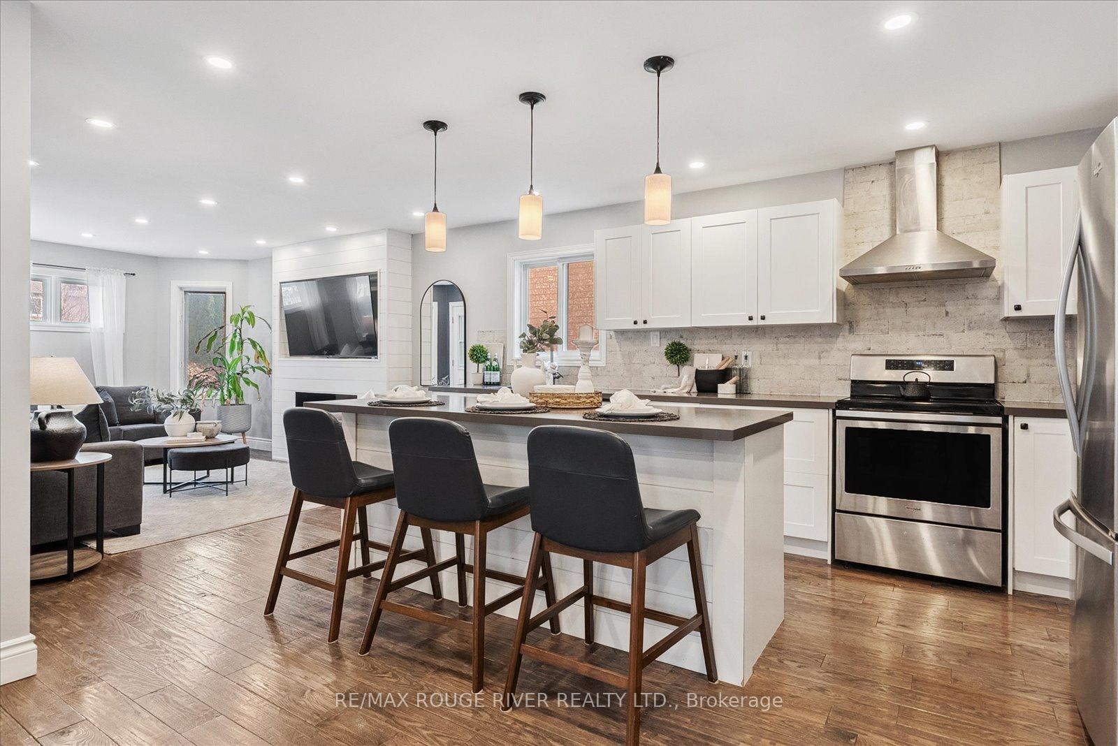Photo 7 of 27 Zachary Place, Whitby, Brooklin — HOMEH