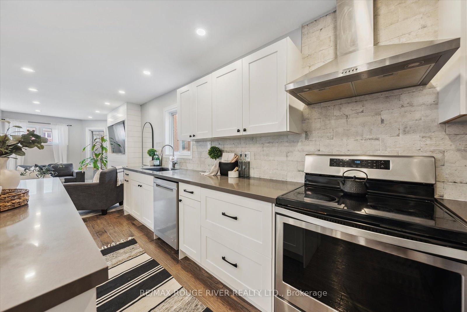 Photo 8 of 27 Zachary Place, Whitby, Brooklin — HOMEH