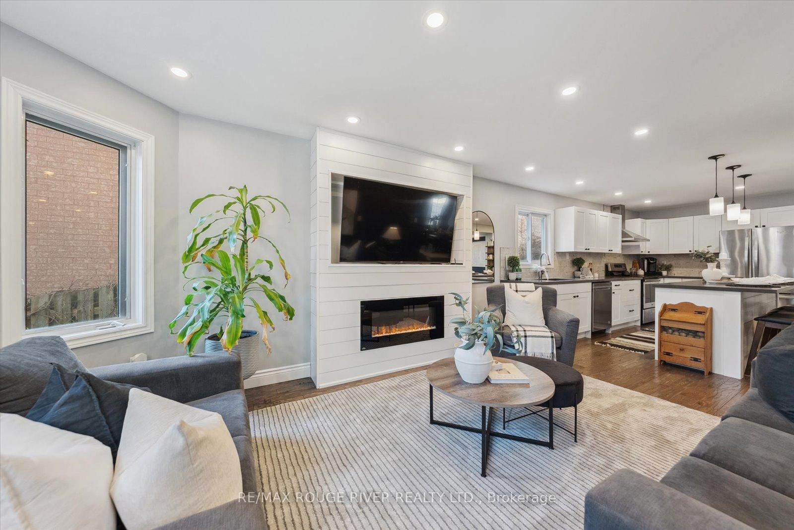 Photo 9 of 27 Zachary Place, Whitby, Brooklin — HOMEH