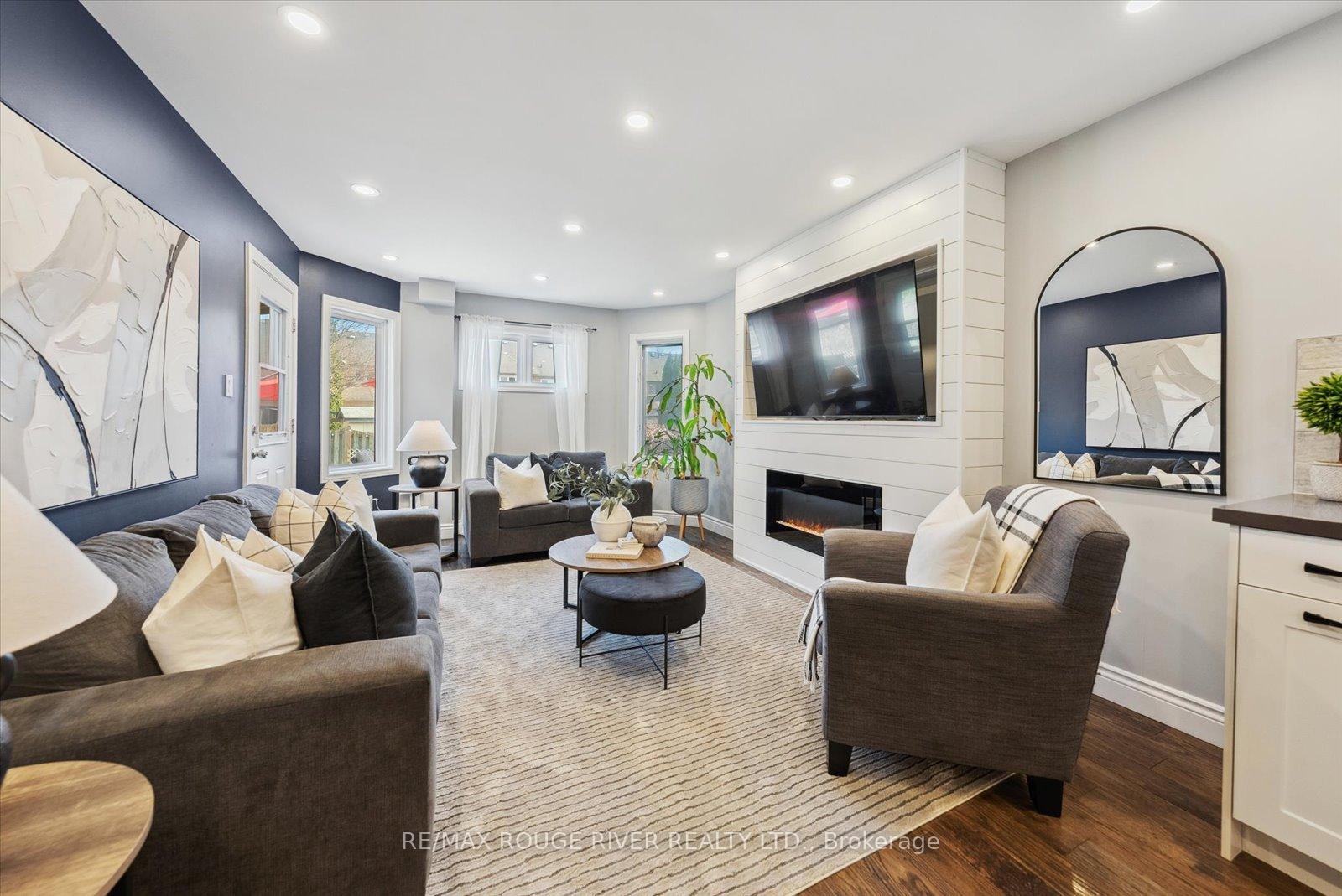Photo 10 of 27 Zachary Place, Whitby, Brooklin — HOMEH