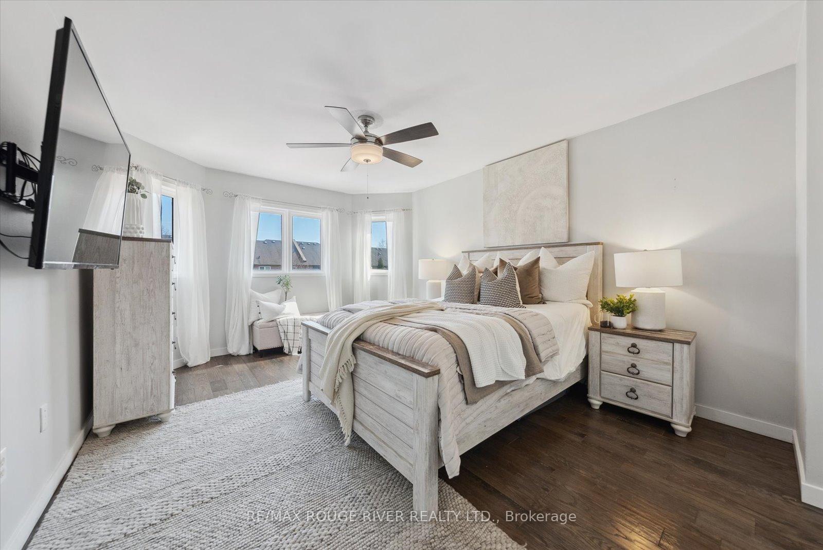 Photo 13 of 27 Zachary Place, Whitby, Brooklin — HOMEH
