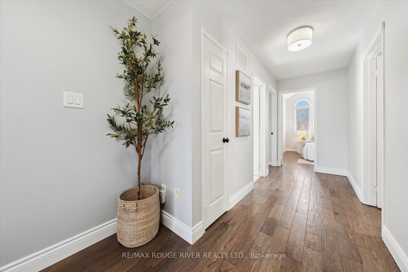 Photo 17 of 27 Zachary Place, Whitby, Brooklin — HOMEH