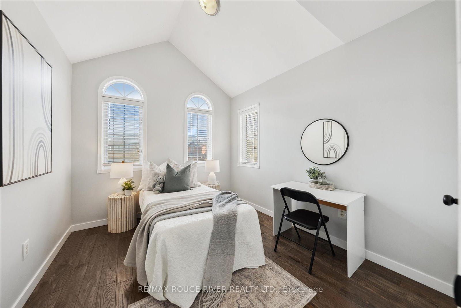 Photo 19 of 27 Zachary Place, Whitby, Brooklin — HOMEH