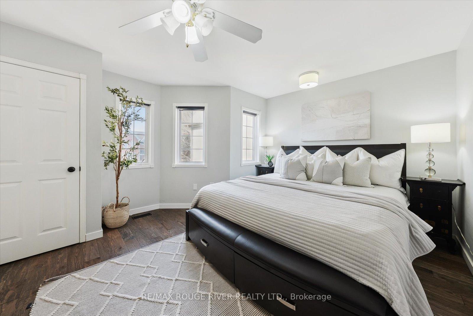 Photo 20 of 27 Zachary Place, Whitby, Brooklin — HOMEH