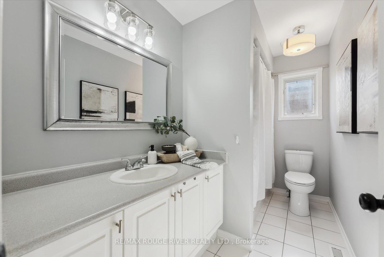 Photo 21 of 27 Zachary Place, Whitby, Brooklin — HOMEH