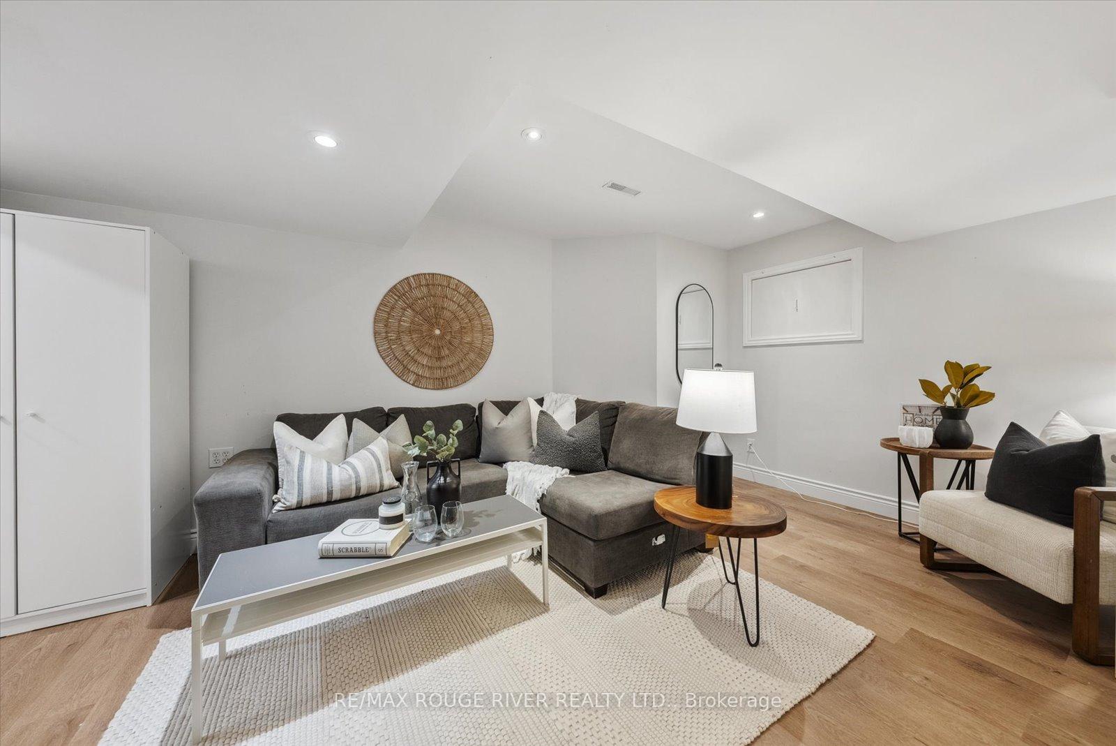 Photo 22 of 27 Zachary Place, Whitby, Brooklin — HOMEH