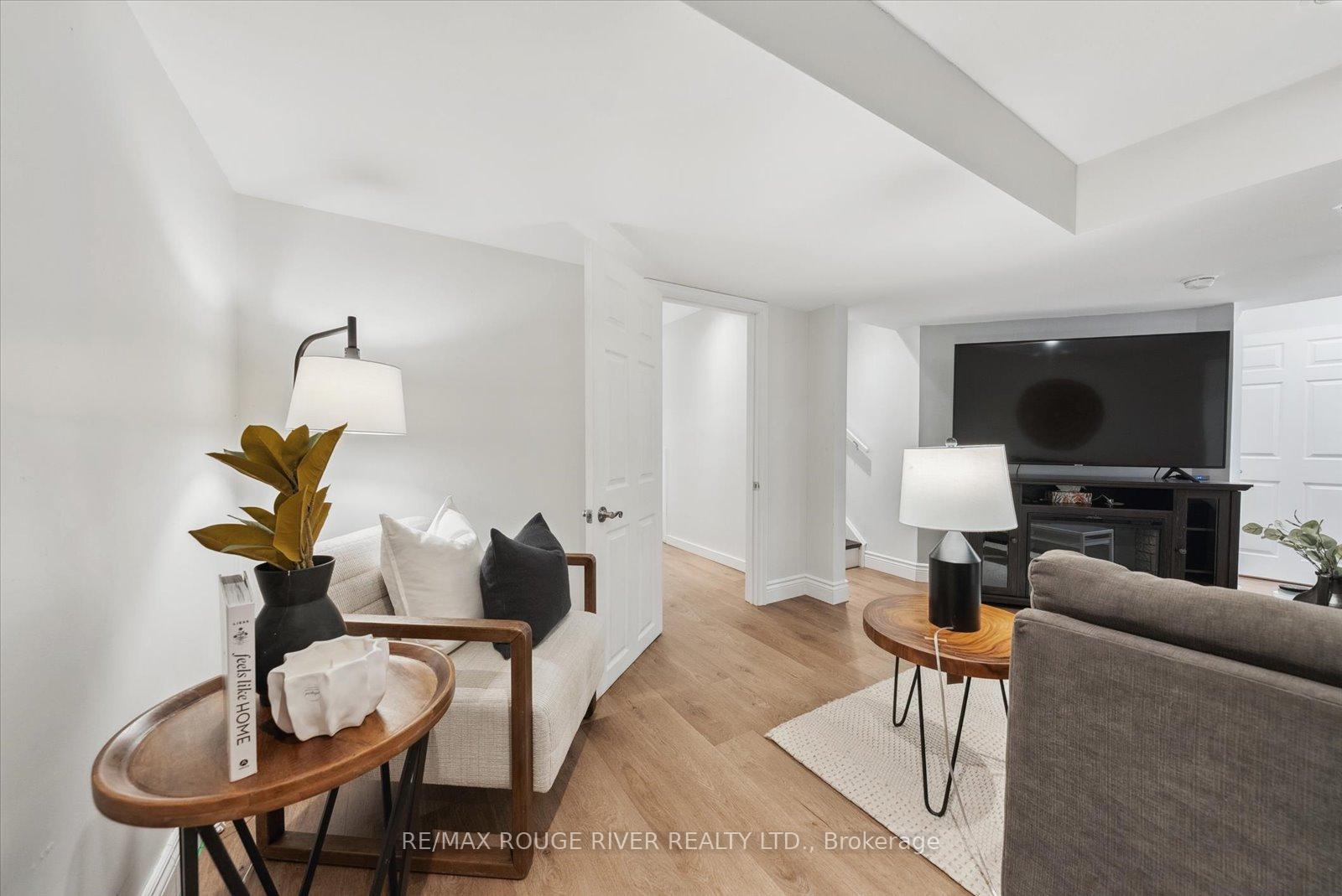 Photo 23 of 27 Zachary Place, Whitby, Brooklin — HOMEH